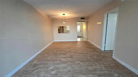 9230 Lagoon Place Davie FL 33324