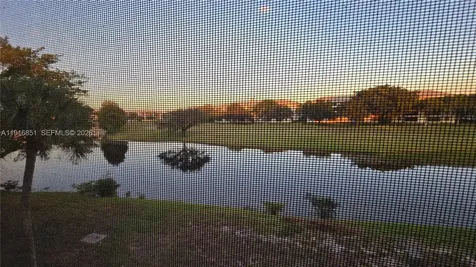 9230 Lagoon Place Davie FL 33324