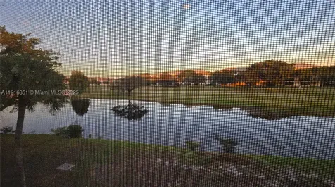 9230 Lagoon Place Davie FL 33324