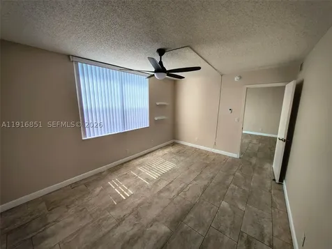 9230 Lagoon Place Davie FL 33324