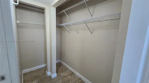 9230 Lagoon Place Davie FL 33324