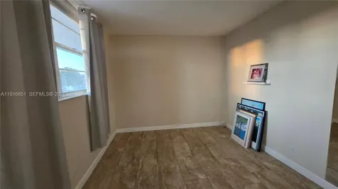 9230 Lagoon Place Davie FL 33324