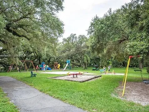 9230 Lagoon Place Davie FL 33324