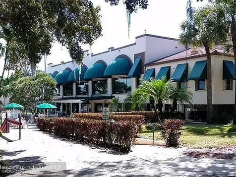9230 Lagoon Place Davie FL 33324