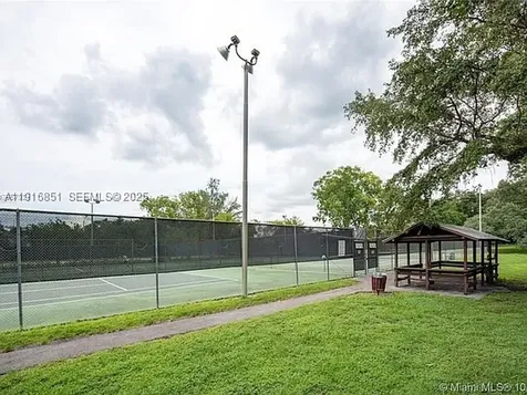 9230 Lagoon Place Davie FL 33324