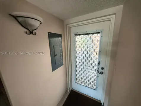9230 Lagoon Place Davie FL 33324