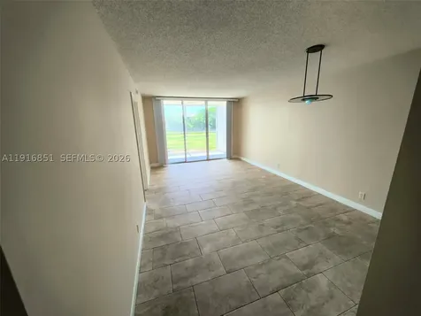9230 Lagoon Place Davie FL 33324