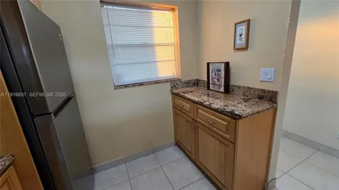 9230 Lagoon Place Davie FL 33324