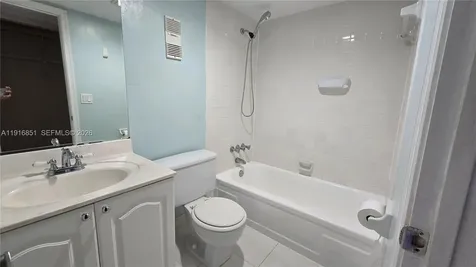 9230 Lagoon Place Davie FL 33324