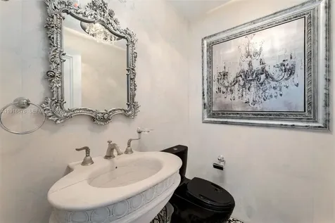 5025 Collins Avenue Miami Beach FL 33140