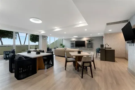5025 Collins Avenue Miami Beach FL 33140