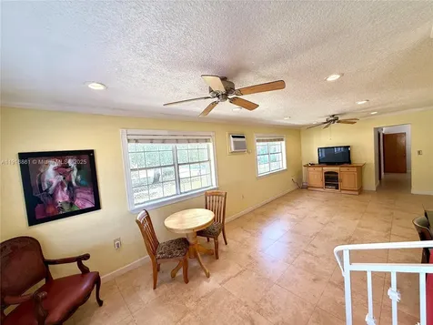 174 E 41st Street Hialeah FL 33013