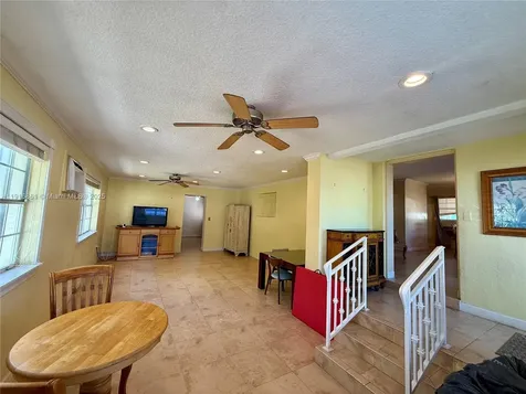 174 E 41st Street Hialeah FL 33013