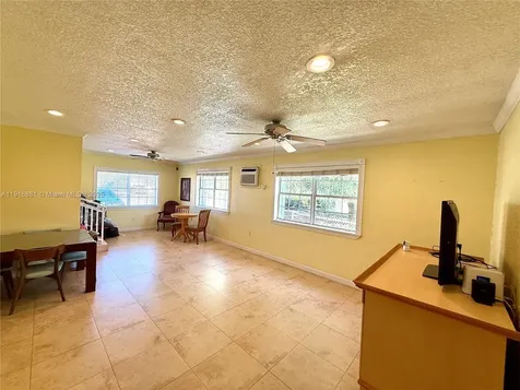 174 E 41st Street Hialeah FL 33013