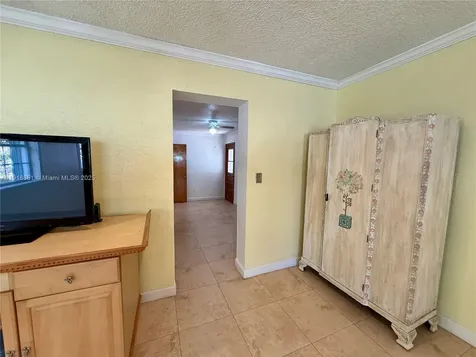 174 E 41st Street Hialeah FL 33013