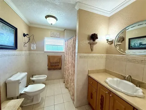 174 E 41st Street Hialeah FL 33013