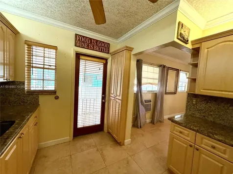 174 E 41st Street Hialeah FL 33013