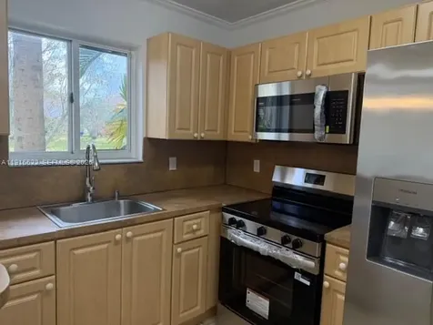 2199 NW 77th Way Pembroke Pines FL 33024