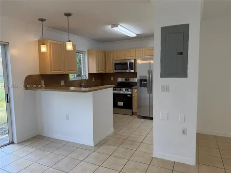 2199 NW 77th Way Pembroke Pines FL 33024