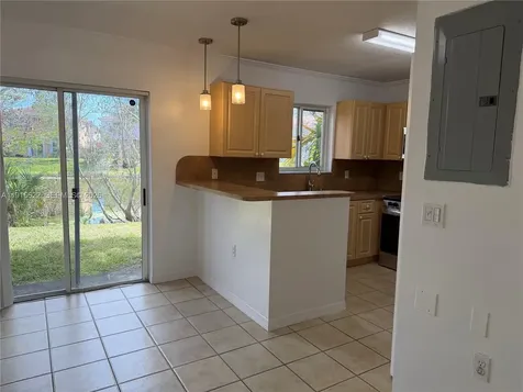 2199 NW 77th Way Pembroke Pines FL 33024