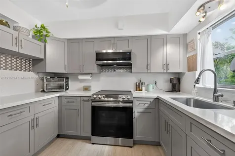 1690 NE 161st Street North Miami Beach FL 33162