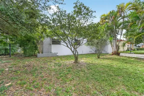 1690 NE 161st Street North Miami Beach FL 33162