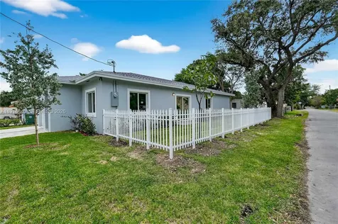 1346 NW 44th Street Miami FL 33142