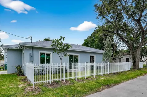 1346 NW 44th Street Miami FL 33142