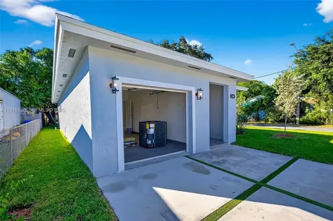 1346 NW 44th Street Miami FL 33142
