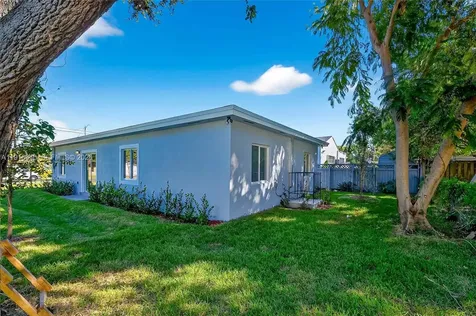 1346 NW 44th Street Miami FL 33142
