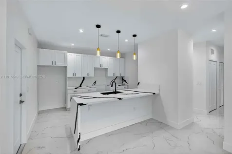 1346 NW 44th Street Miami FL 33142