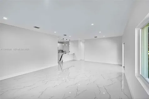 1346 NW 44th Street Miami FL 33142