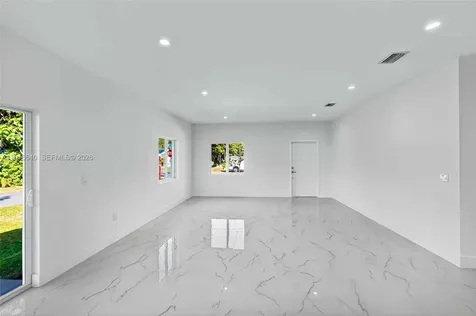1346 NW 44th Street Miami FL 33142