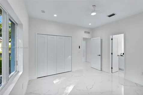1346 NW 44th Street Miami FL 33142