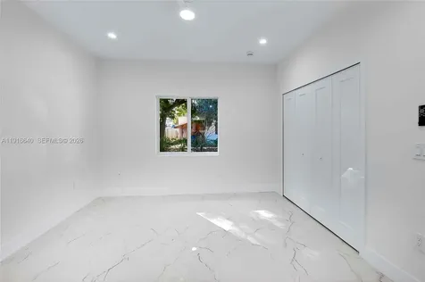 1346 NW 44th Street Miami FL 33142
