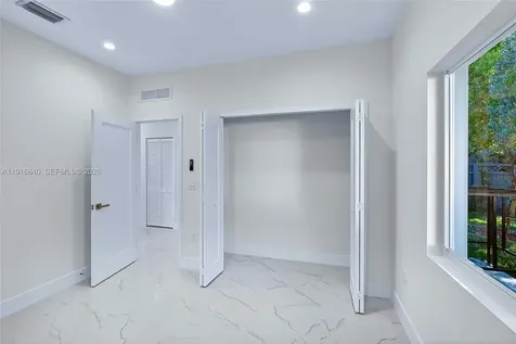 1346 NW 44th Street Miami FL 33142