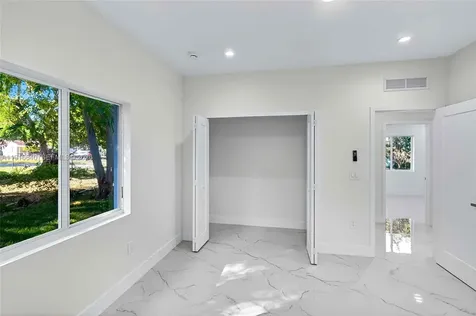 1346 NW 44th Street Miami FL 33142