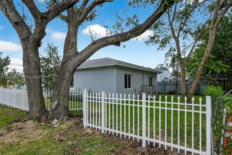 1346 NW 44th Street Miami FL 33142
