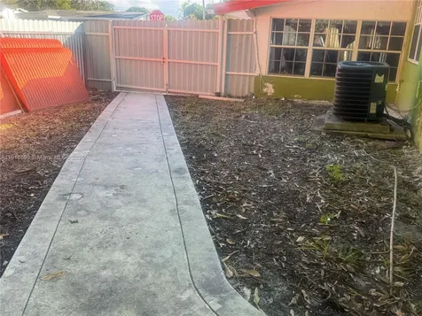 7601 NW 13th Street Pembroke Pines FL 33024