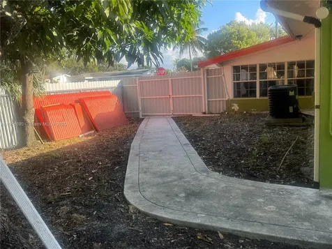 7601 NW 13th Street Pembroke Pines FL 33024