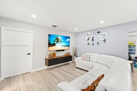 17121 NW 82nd Avenue Hialeah FL 33015
