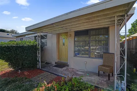 3620 SW 58th Avenue West Park FL 33023