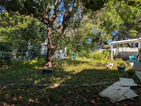 335 - 337 NE 168th Street North Miami Beach FL 33162