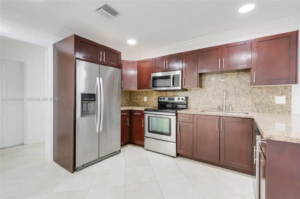 5425 Madison Street Hollywood FL 33021