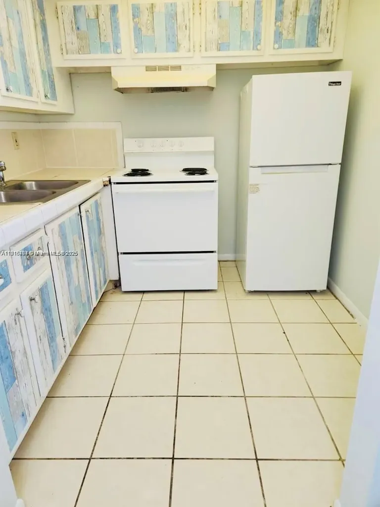 119 Salisbury West Palm Beach FL 33417
