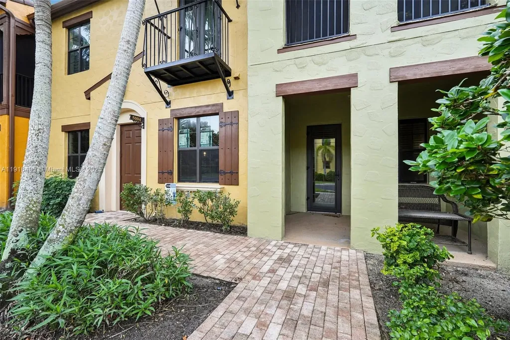 9064 Capistrano Street N Naples FL 34113