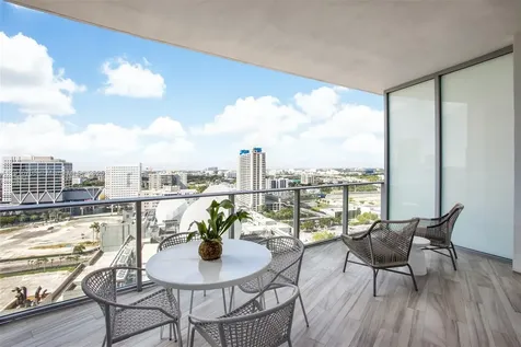 851 NE 1st Avenue Miami FL 33132