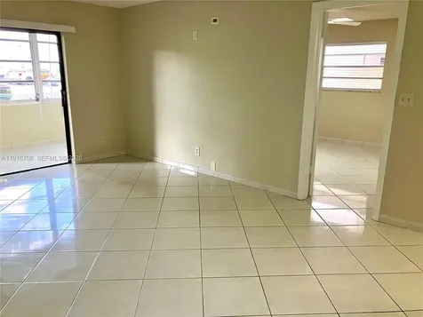 4270 NW 40th Street Lauderdale Lakes FL 33319