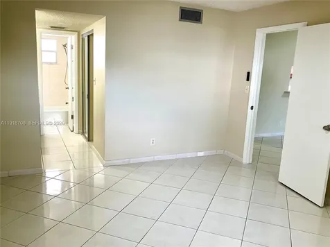 4270 NW 40th Street Lauderdale Lakes FL 33319
