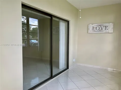 4270 NW 40th Street Lauderdale Lakes FL 33319